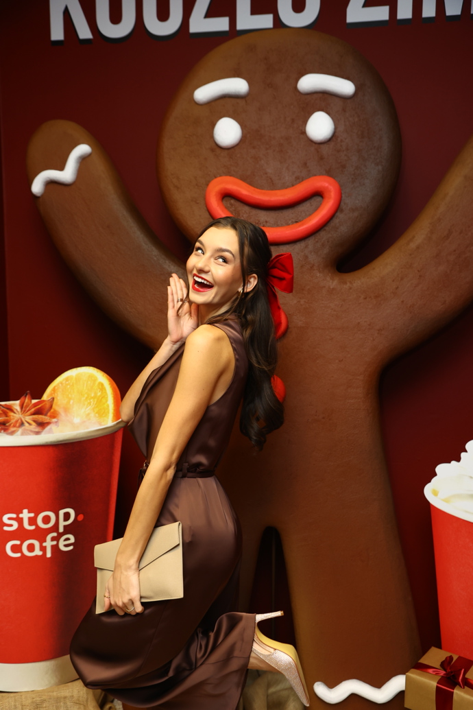 FOTO: Julie Hojdyszová. – stránka 10