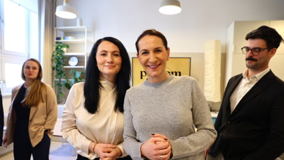 FOTO: Alexandra Udženija a Jitka Poláková představily nový krizový byt.