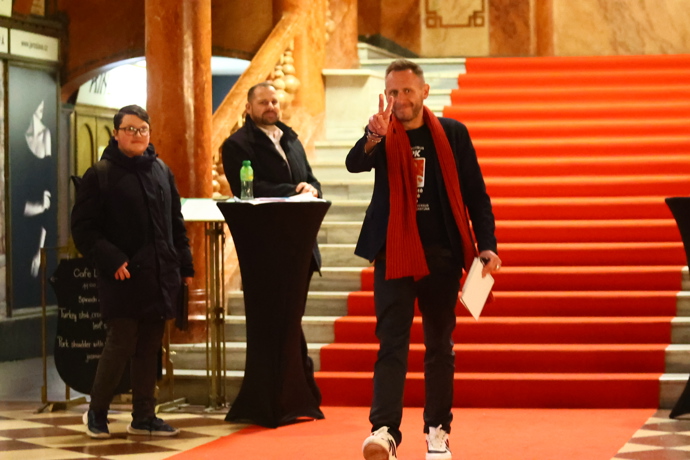 FOTO: Jan Tuna odcházel v dobré náladě. – stránka 8