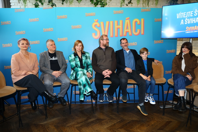 FOTO: Herecká delegace při představení filmu Šviháci. – stránka 4