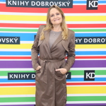 Minimalistický look v šedobéžových tónech působil elegantně, ale ne nudně.