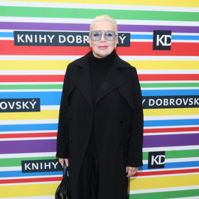 Kateřina Kornová nedávno vsadila na monochromatický černý outfit. Její look ale rozhodně nepůsobil fádně