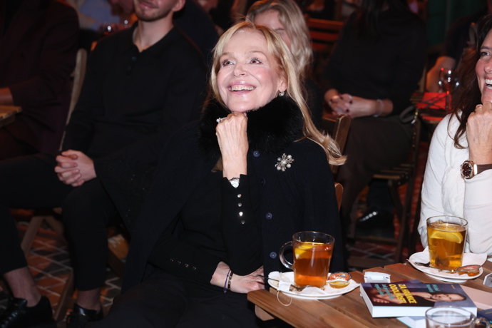 FOTO: Dagmar Havlová na křtu knihy Za hranice odolnosti. – stránka 1