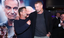 Til Schweiger s Petrem Jáklem na premiéře filmu Neporazitelní.