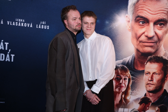 FOTO: Zdeněk Piškula a Tomáš Havlínek na premiéře filmu Neporazitelní. – stránka 1