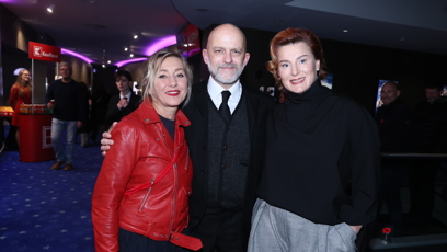 FOTO: Hynek Čermák po boku známých hereček - Vandy Hybnerové a Lenky Krobotové.