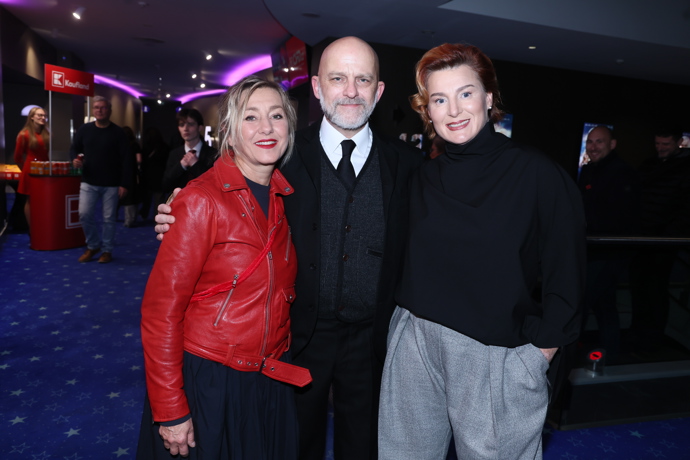 FOTO: Hynek Čermák po boku známých hereček - Vandy Hybnerové a Lenky Krobotové. – stránka 6