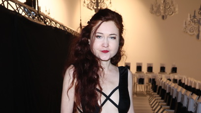 FOTO: Eva Toulová opět v bizarním modelu.