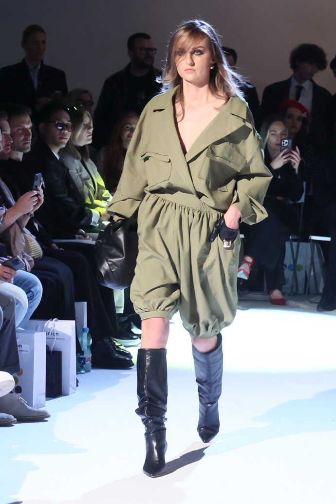 FOTO: Z módní přehlídky Debbie Brown. – stránka 5