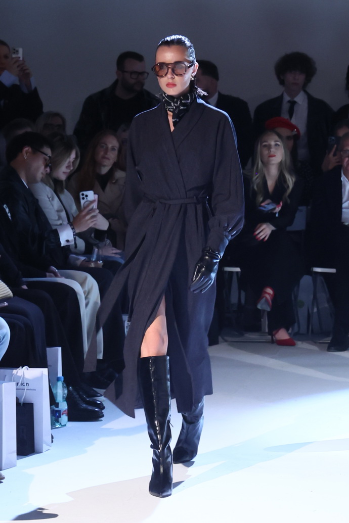 FOTO: Z módní přehlídky Debbie Brown. – stránka 13