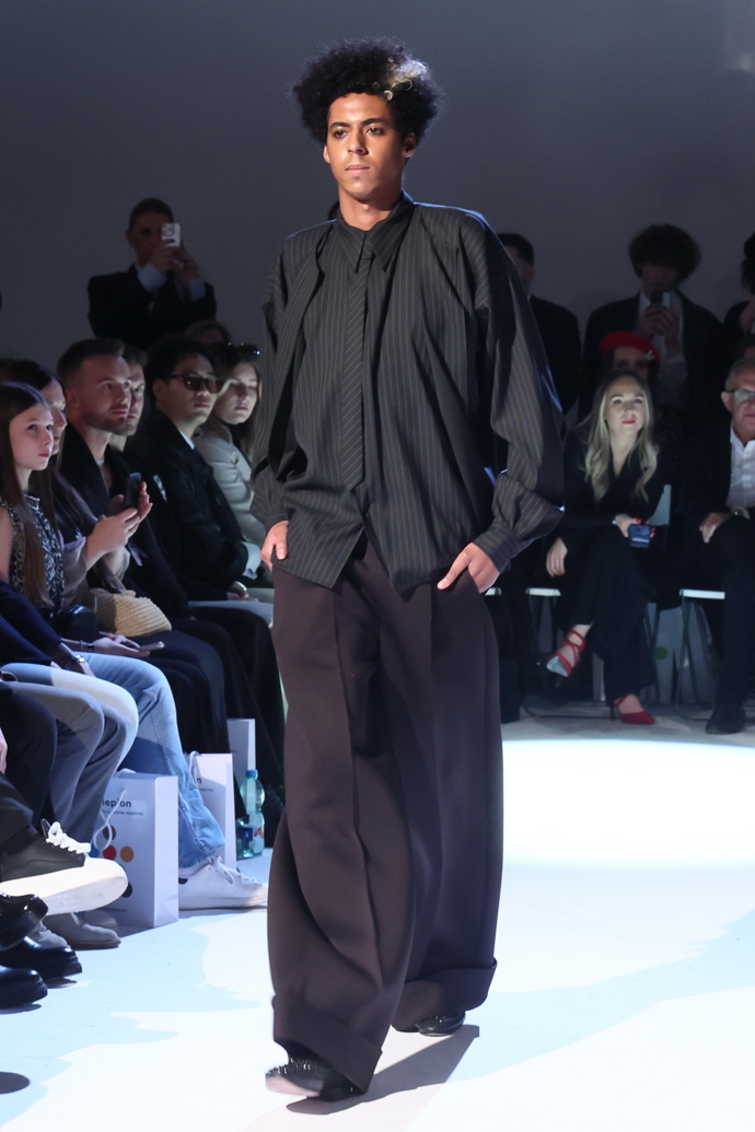 FOTO: Z módní přehlídky Debbie Brown. – stránka 15