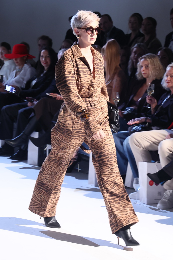 FOTO: Jana Marvanová šla přehlídku pro Debbie Brown. – stránka 2