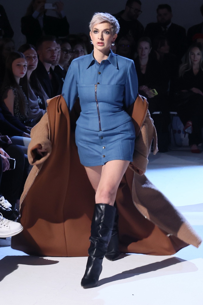 FOTO: Z módní přehlídky Debbie Brown. – stránka 24