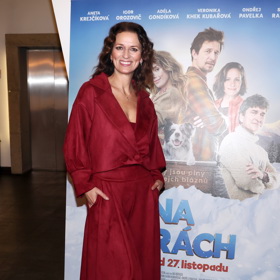 Herečka a moderátorka v jednom looku propojila hned několik nejžhavějších trendů.