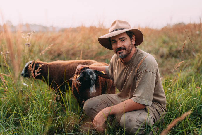 FOTO: Vojta Kotek přišel o jednu ze svých oveček.