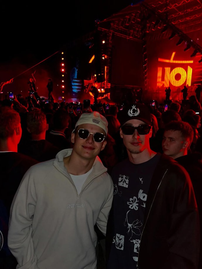 FOTO: Adam se umí bavit. – stránka 8