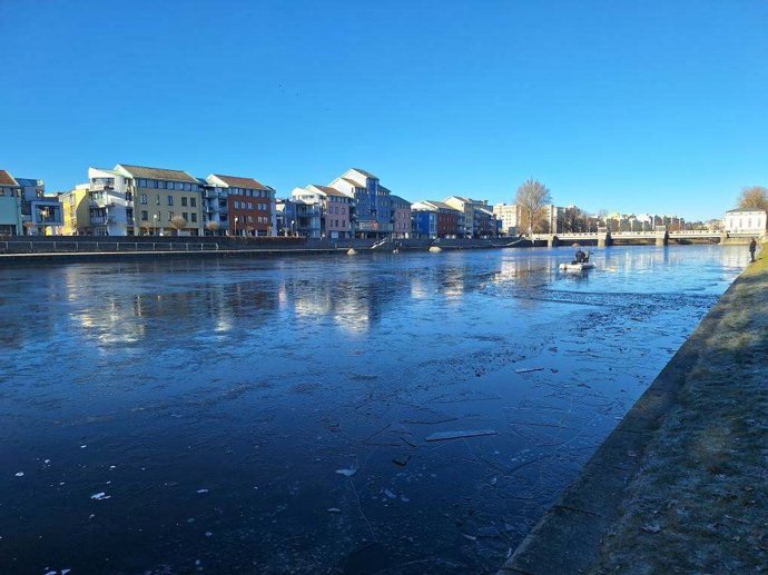 FOTO: Policisté vytáhli tělo z řeky Otavy. – stránka 15