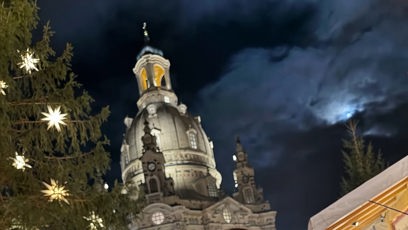 FOTO: Lucie Borhyová na vánočních trzích v Německu.