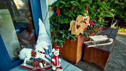 FOTO: Vánoční výzdoba nesmí chybět ani u vchodových dveří.