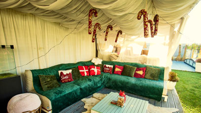 FOTO: Na zahradě nemohou chybět polštáře s vánoční tématikou.