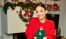 Agáta Hanychová ve vánočním svetru.