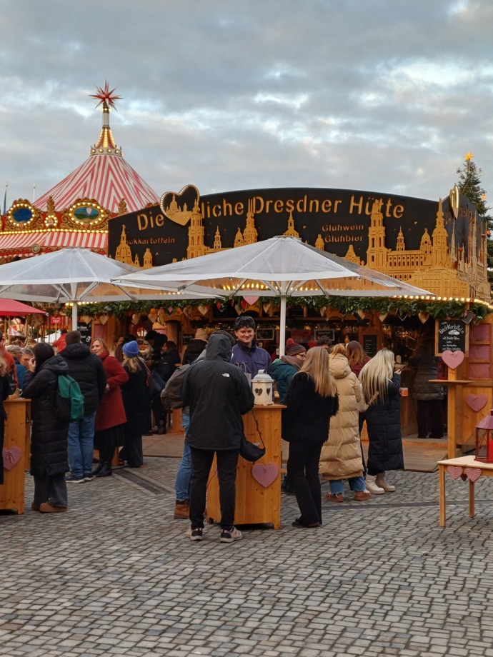 FOTO: V Drážďanech už odstartovaly vánoční trhy. – stránka 28