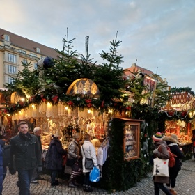 V Drážďanech už odstartovaly vánoční trhy.