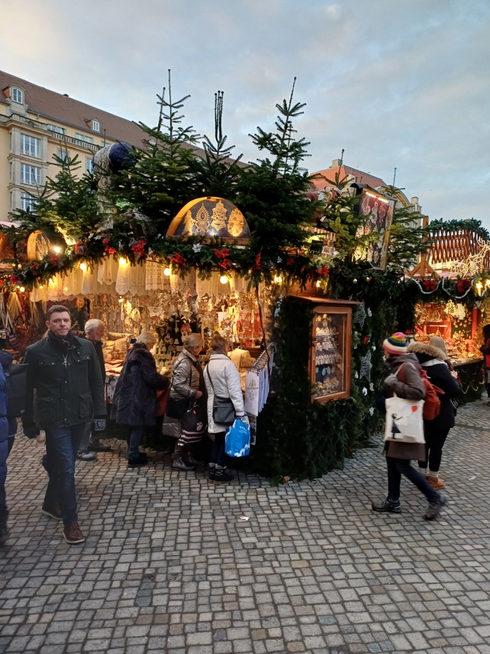 FOTO: V Drážďanech už odstartovaly vánoční trhy. – stránka 24