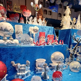 V Drážďanech už odstartovaly vánoční trhy. Koupit si můžete i skleněné ozdoby.