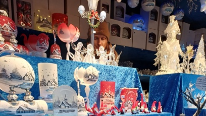 FOTO: V Drážďanech už odstartovaly vánoční trhy. Koupit si můžete i skleněné ozdoby.