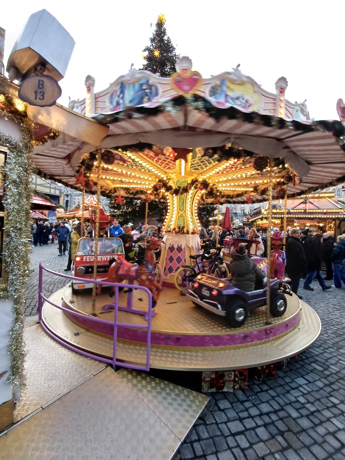 FOTO: V Drážďanech už odstartovaly vánoční trhy. – stránka 15