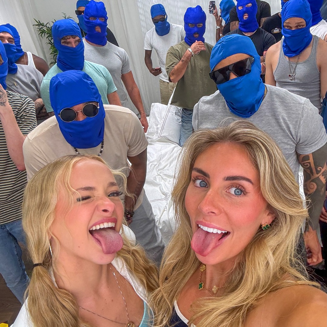 Hodně vyskočila i Bonnie Blue.