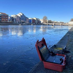 Policisté vytáhli tělo muže z řeky Otavy.