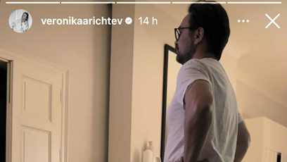 FOTO: Luka s tatínkem při sledování pohádky.