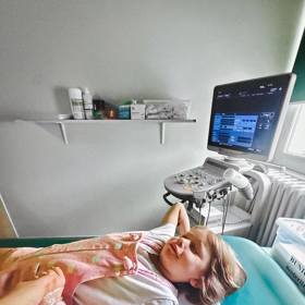 Šestiletá Olívie strávila většinu svého života v nemocnicích a zhoubné nádory v jejím těle stále rostou. 