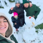 Nedávno se pochlubila, jak s dcerkou Stellinkou stavěli sněhuláka. 