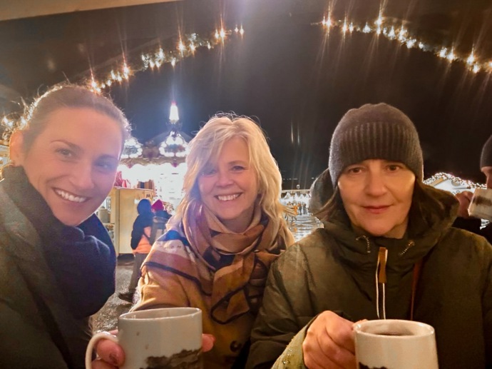 FOTO: Eva Pavlová se svým týmem na Vánočních trzích.