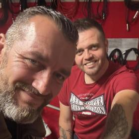 Adam Urban (vpravo) zemřel při dopravní nehodě.