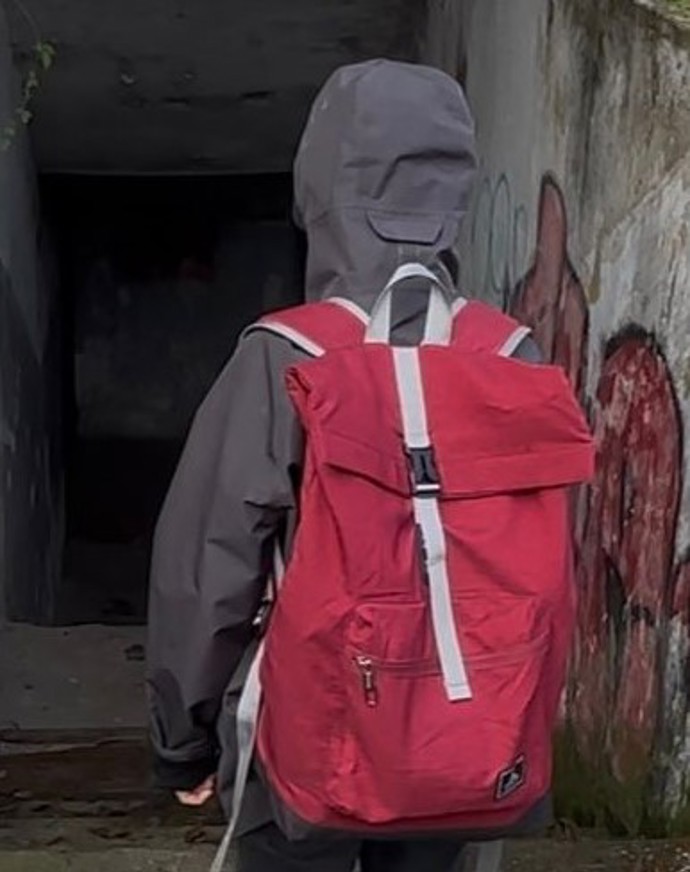 FOTO: Tuto bundu a batoh by měl mít na sobě. – stránka 1