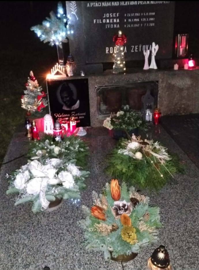 FOTO: Hrobeček Heleny Zeťové. – stránka 1