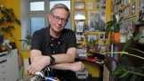 Aleš Cibulka nám ukázal bizarní poklady své pracovny: Ve skříni si schoval i žvýkačku Simony Stašové