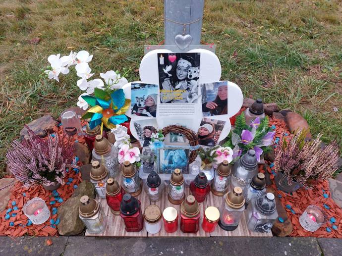 FOTO: Pomník na počest Heleny Zeťové.