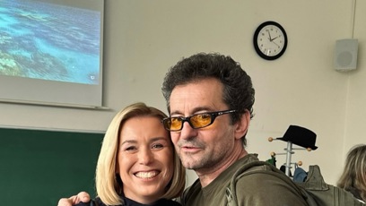 FOTO: Danuše Nerudová stojí za Vetchým a spolkem.