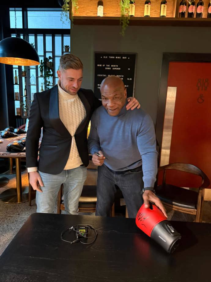 FOTO: Petr Větrovský s Mikem Tysonem. – stránka 1