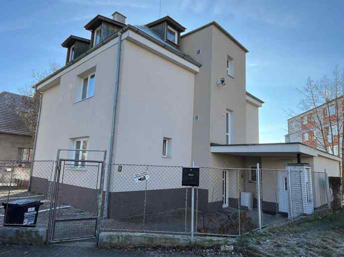 FOTO: Karlos Vémola před zatčení investoval do nemovitostí. – stránka 192