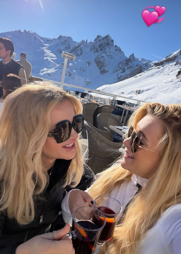 FOTO: Monika Babišová se svou dcerou Vivien na horách. – stránka 2