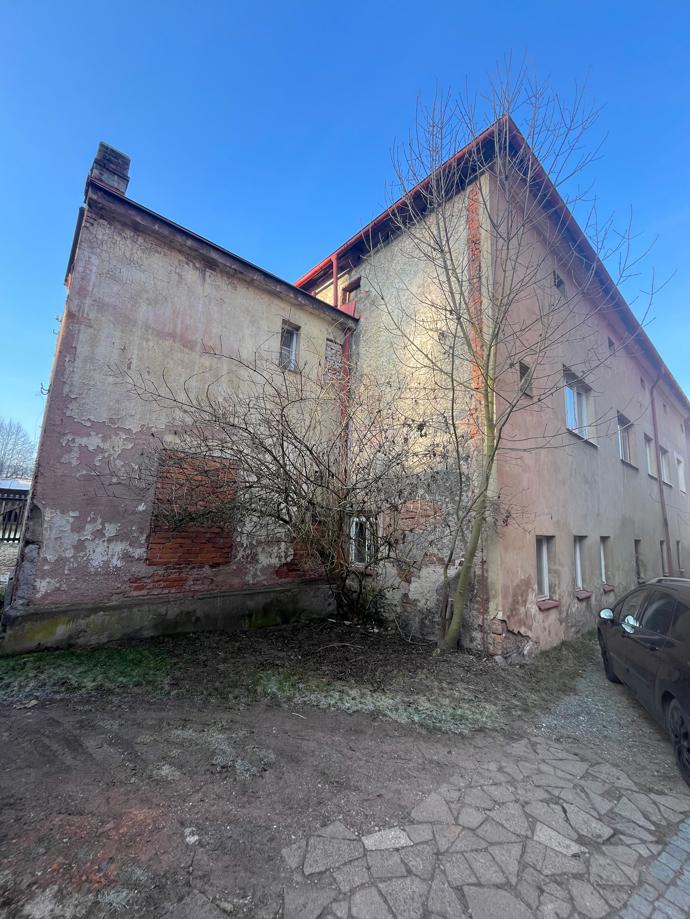 FOTO: Dům Karlose Vémoly. – stránka 10