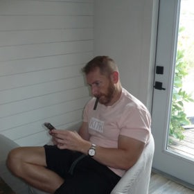 Alex je nejvyhledávanějším hercem na celé platformě.