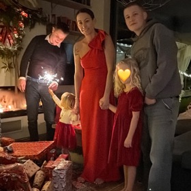 Agáta Hanychová se vyfotila s rodinkou.