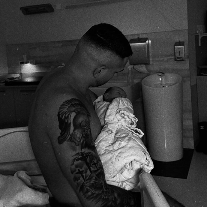 FOTO: Partner Kerol z Love Islandu s malou dcerou. – stránka 1